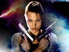 Angelina Jolie, pistolety