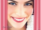 Liv Tyler, Piękny Uśmiech