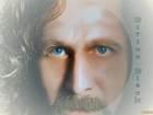 Gary Oldman,niebieskie oczy, wąsy