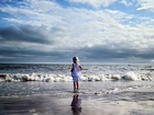 Dziewczynka, Morze, Plaża, Chmury