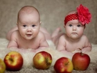 Dziewczynka, Chłopczyk, Jabłka