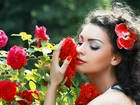 Kobieta, Kwiat, We, Włosach, Makijaż, Krzew, Róży, Park