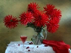 Czerwone georginie, Kieliszek, Bukiet Kwiatów