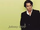Johnny Depp,czarna marynarka, biała koszula