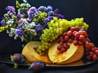 Melon, Winogrona, Śliwki, Bukiet Kwiatów, Kompozycja