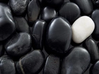 Kamienie, Czarne, Biały