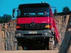 Czerwona Ciężarówka Mercedesa
