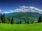 Góry,zielona,łąka,drzewa,chmury