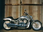 Harley-Davidson VRSC V-Rod, Bak, Logo