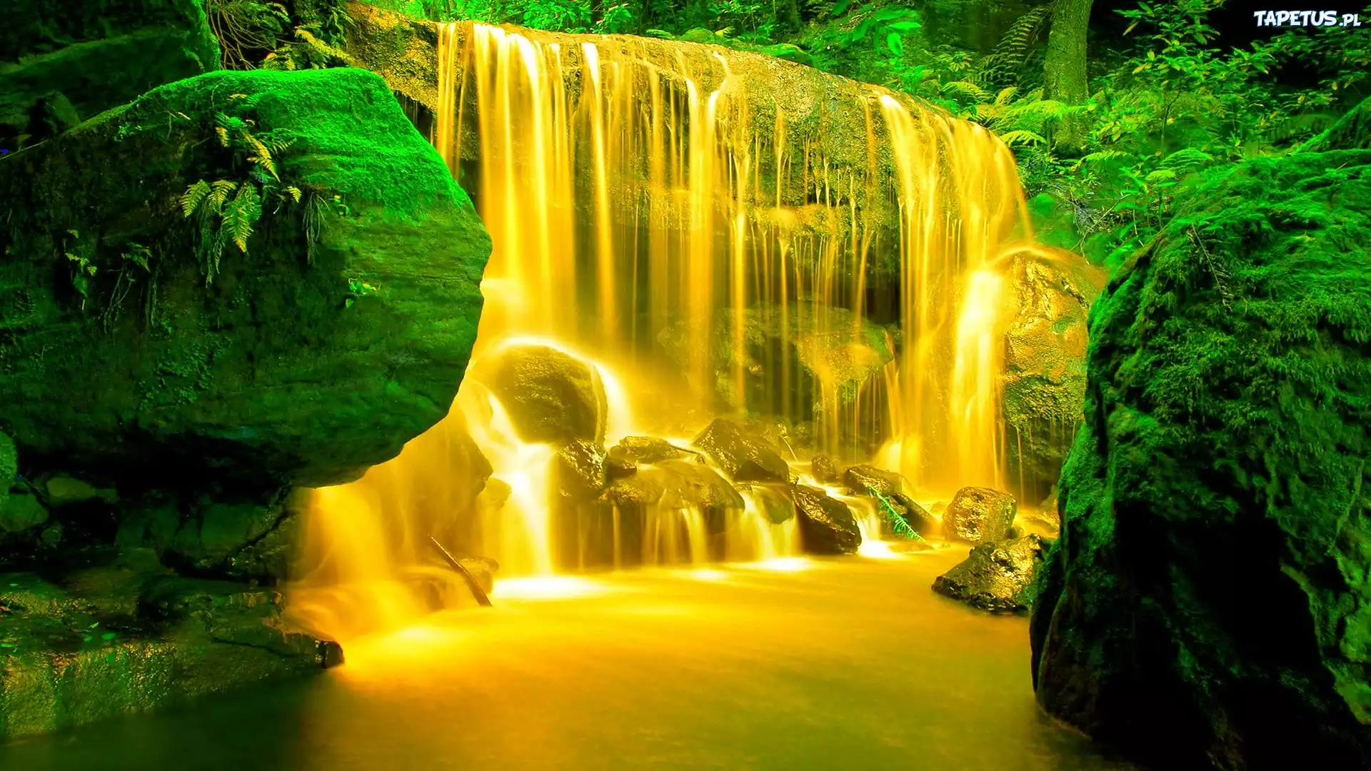 http://www.tapetus.pl/obrazki/n/126728_zloty-wodospad-zielone-skaly.jpg