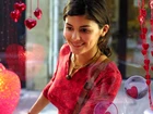 Audrey Tautou, czerwona bluzka