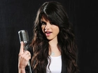 Selena Gomez, Młoda, Wokalistka, Mikrofon