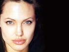 Angelina Jolie, duże usta , niebieskie oczy