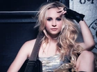 Blondynka, Candice Accola, Gitara