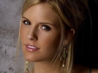 Maggie Grace, Spojrzenie, Kolczyki