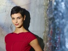 Morena Baccarin, Czerwona, Sukienka