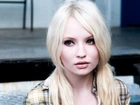 Emily Browning, Blondynka, Bluzeczka, W, Kratkę