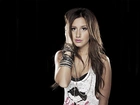 Ashley Tisdale, Makijaż, Biżuteria