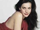 Liv Tyler, Czerwona Sukienka