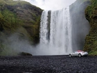 Wodospad, Samochód, Aston Martin