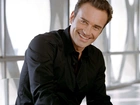 Uśmiechnięty, Julian McMahon