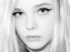 Elle Fanning, Oczy