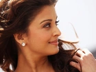 Aishwarya Rai, Kolczyk, Uśmiech