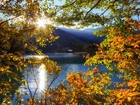 Góry, Jezioro, Drzewa, Promienie Słońca, Jesień