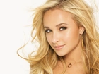 Hayden Panettiere, Blondynka, Kolczyk