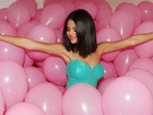 Selena Gomez, Balony