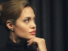 Angelina Jolie, Upięte, Włosy