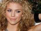 Annalynne Mc Cord, Blondynka