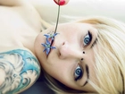 Kobieta, Blondynka, Kwiatek, Tatuaż, Kolczyki, Piercing