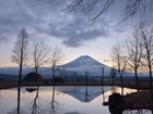 Staw, Domy, Drzewa, Chmury, Fudżi, Mgła, Japonia