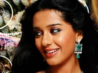 Amrita Rao, Brunetka, Uśmiech