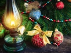 Boże Narodzenie, Gałązki Świerku, Lampa Naftowa, Bombki, Koraliki