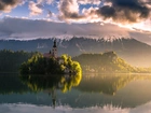 Słowenia, Jezioro Bled, Alpy Julijskie, Wschód Słońca, Mgła, Kościół