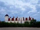 Hotel, Niebo, Chmury, Rośliny