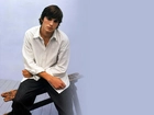 Ashton Kutcher,koszula, spodnie