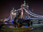 Girl with a Dolphin, statue, Tower Bridge, noc, Londyn