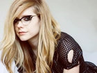 Avril Lavigne, Piosenkarka, Okulary