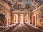 Zniszczony, Pałac, Freski