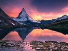 Szwajcaria, Góry Alpy Zachodnie, Szczyt Matterhorn, Jezioro, Zachód słońca, Odbicie