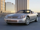 Srebrny, Cadillac XLR