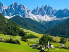 Włochy, Dolomity, Dolina Val di Funes, Wieś Santa Maddalena, Góry, Lasy, Drzewa, Domy, Kościół