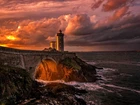 Francja, Latarnia morska Phare du Petit Minou, Morze, Chmury, Zachód słońca