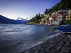Włochy, Lombardia, Varenna, Jezioro Como, Domy