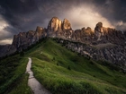 Włochy, Południowy Tyrol, Alpy, Dolomity, Przełęcz Gardena Pass, Góry Sella, Ścieżka