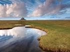 Francja, Mont Saint Michel, Opactwo św Michała Archanioła, Chmury, Woda, Łąka