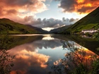 Wielka Brytania, Walia, Park Narodowy Snowdonia, Jezioro Tal-y-llyn Lake, Góry, Domy